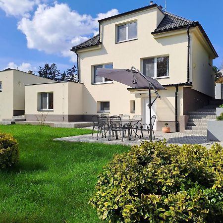 Apartmanovy Dum Se Zahradou V Klidne Casti Prahy Praga Exterior foto