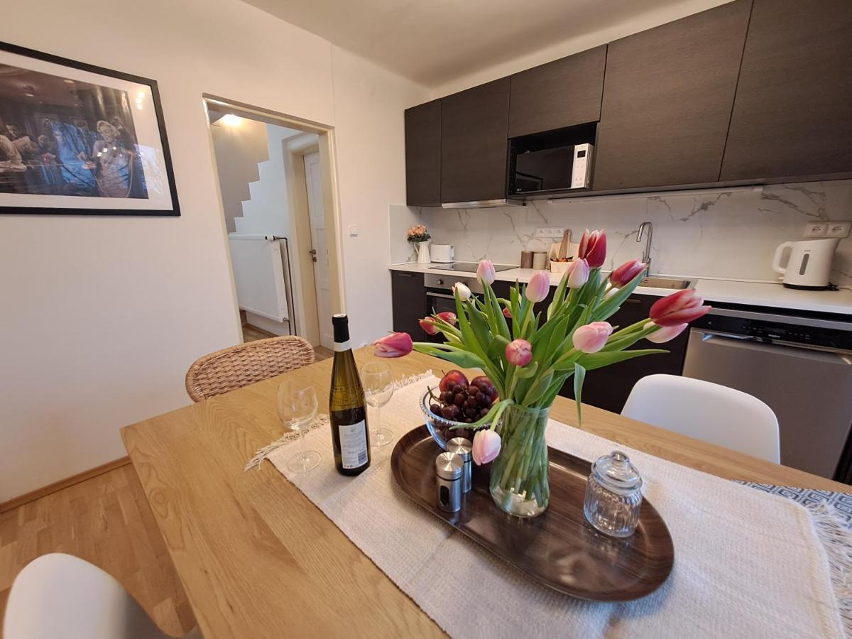 Apartmanovy Dum Se Zahradou V Klidne Casti Prahy Praga Exterior foto