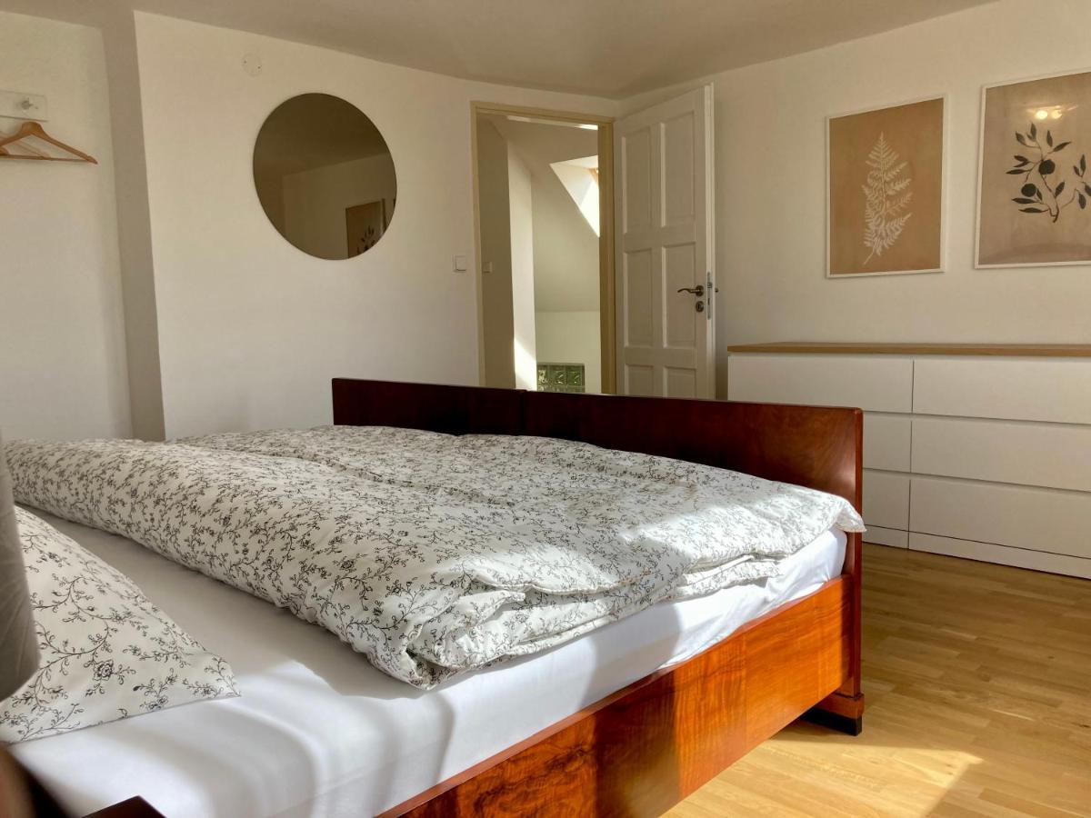Apartmanovy Dum Se Zahradou V Klidne Casti Prahy Praga Exterior foto