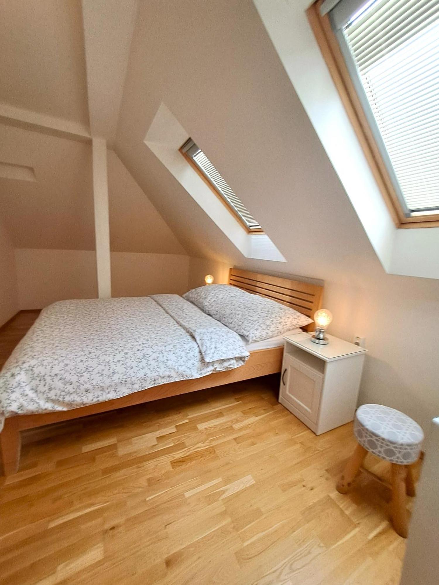 Apartmanovy Dum Se Zahradou V Klidne Casti Prahy Praga Exterior foto